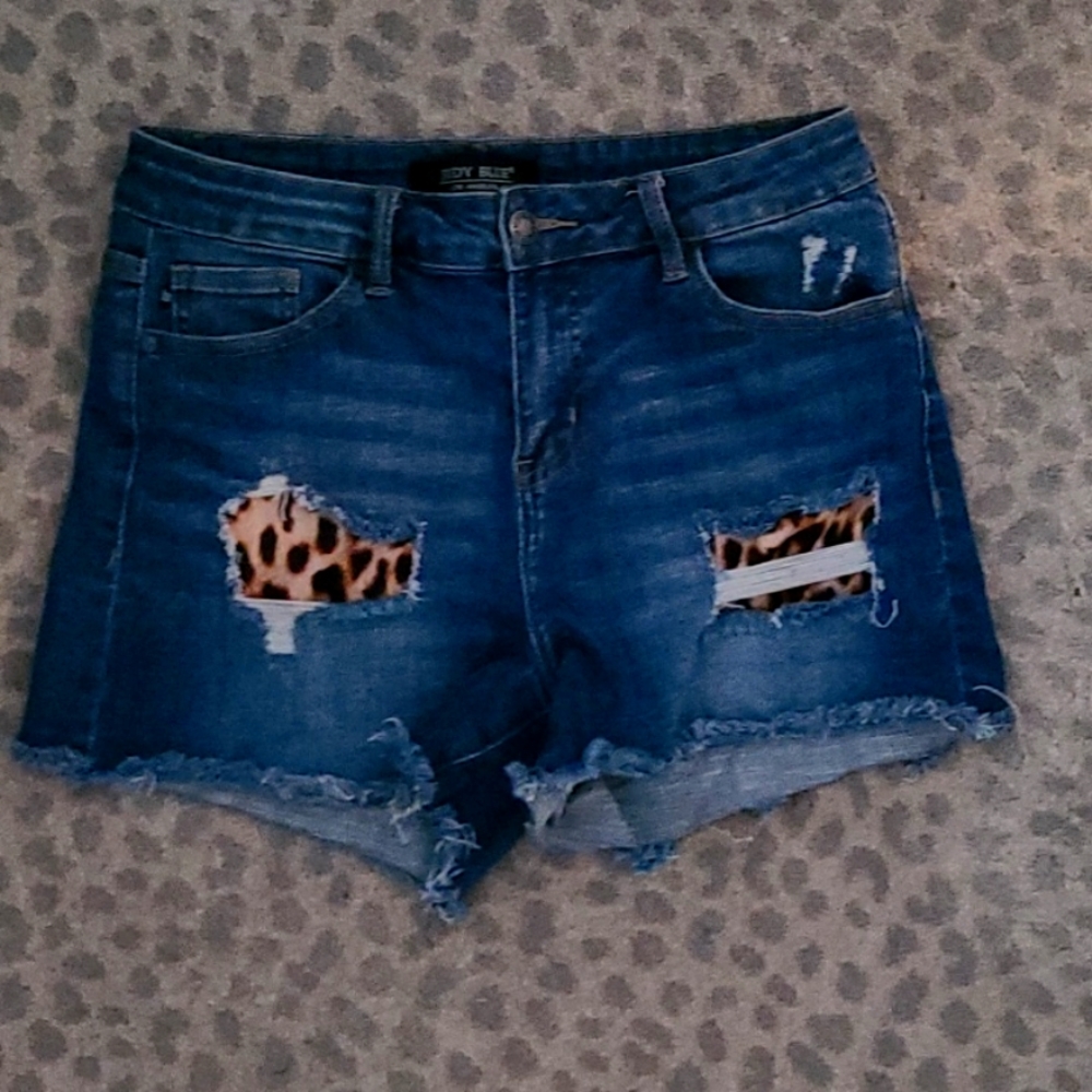 Judy Blue leopard shorts sz. M
